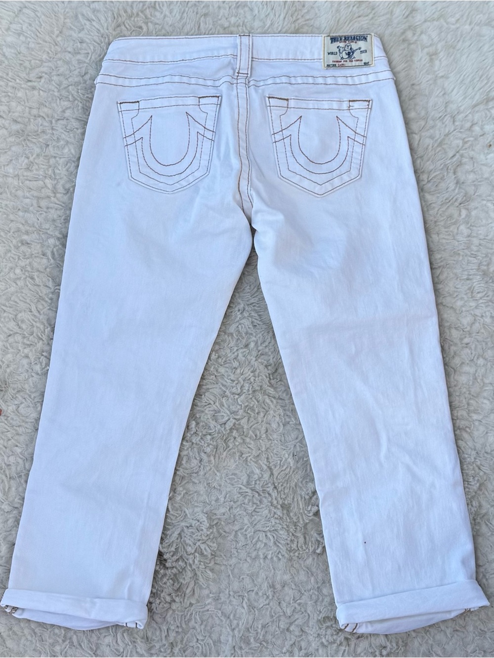White True Religion Capri Jeans Women’s White Contrast Stitch Mid Rise Cuffed